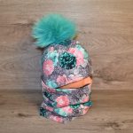 Tuque fleur aqua et rose